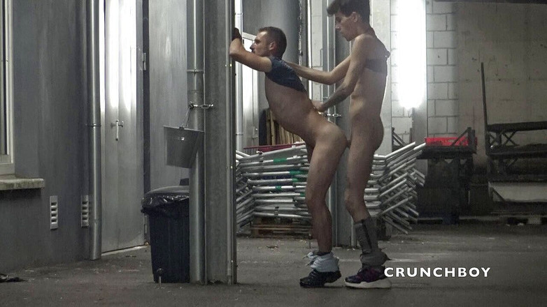 Very discreet straight boys curious: वेबकैम पर मंडराते हुए एक्सहिब में सीधे विचारशील द्वारा एक समलैंगिक की चुदाई