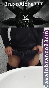 Kencing dan bertepuk tangan pakai tongkat