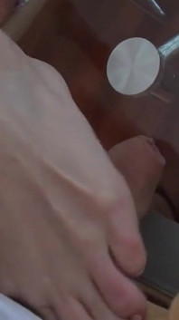 Jasmin La Rouge dengan handjob terbaiknya, blowjob, footjob dan permainan dildo.