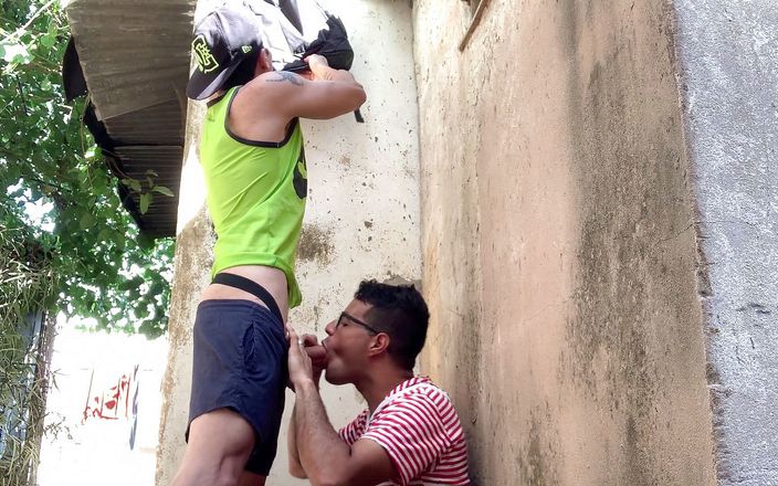 Ridley Dovarez | Gaysight: Este futut fără prezervativ de Baràm în curte