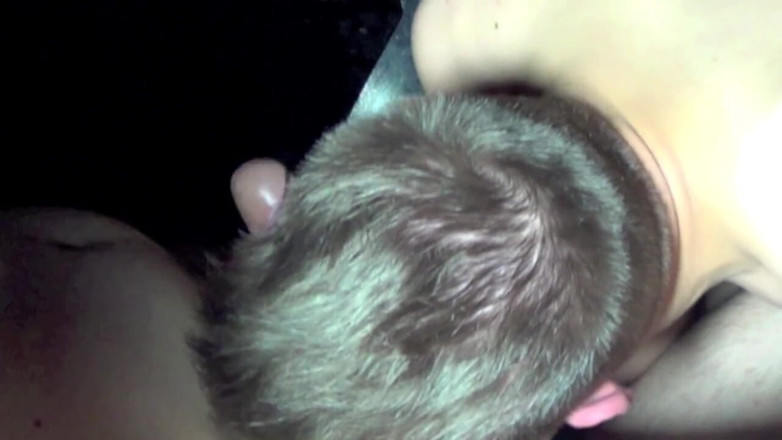 Gaybareback: Kevin se fait enculer par une hétéro dans une croisière à...