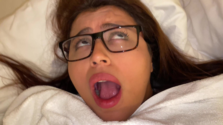 Mamicolombiana: Não fode uma boneca sexual se puder foder uma madrasta...
