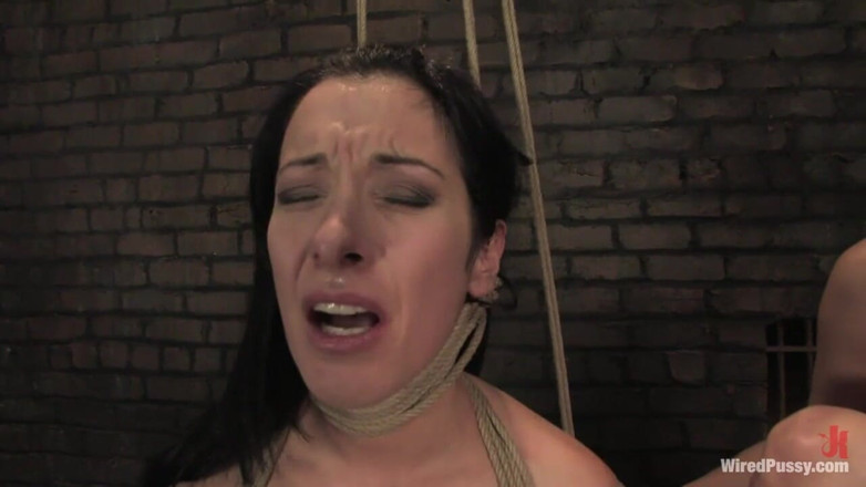 Wired Pussy by Kink: Maitresse Madeline gibt ihr debüt bei Wiredpussy