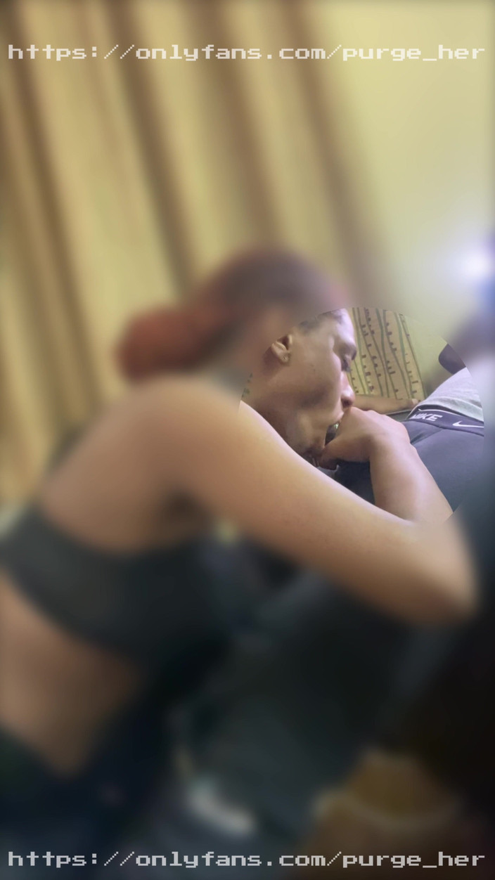 Purge_her: Bibir lembut muda dengan tekak basah