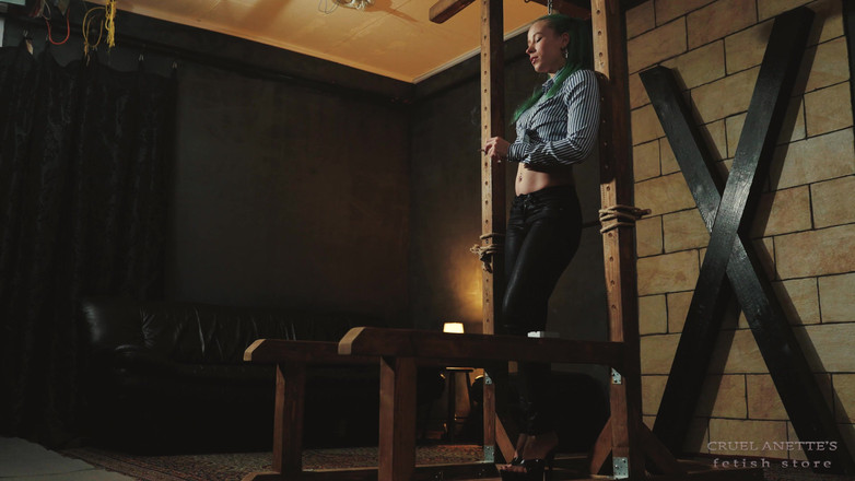 Cruel Anettes fetish world: Bersendirian Selepas Hari Panjang