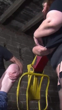 Mizerie în porc dolofană cu lenjerie vrea să fută Linge bulele