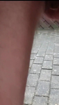Khỏa thân trên sân