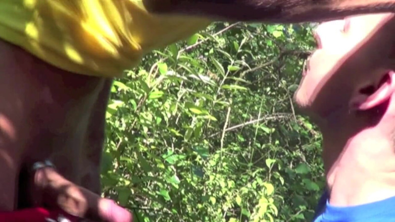 Sneaker gay: Twink submission in cruising forest