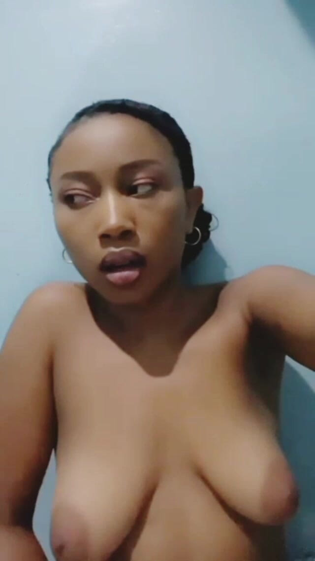 Bad boy studio: Královna vodní slay masturbuje a odhalila se