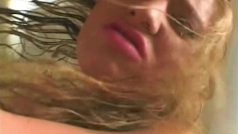 UK FAMILY FUCKERS: Blonde MILF Drains Thick Cock in Steamy Shower