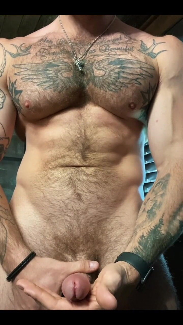 Leo Bayne: Vole. Přísahám, že moje sperma opravdu chutná jako candy