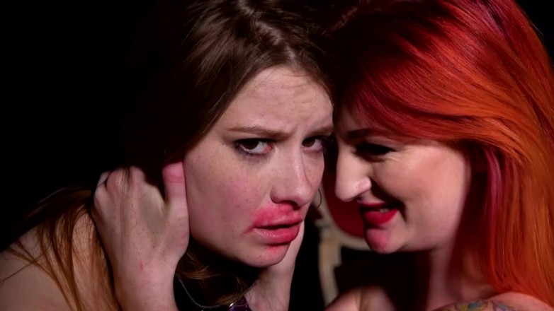We love fucking XXX: Puan lesbian menggunakan mesin dildo pada pantat hamba