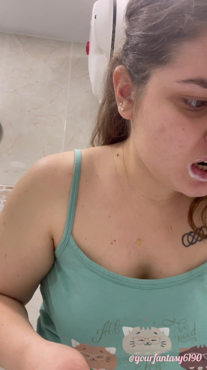 Your fantasy studio: Brushing My Teeth 2