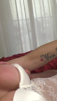 Глубокая глотка шмеля Chloe, анал без презерватива и камшот в рот