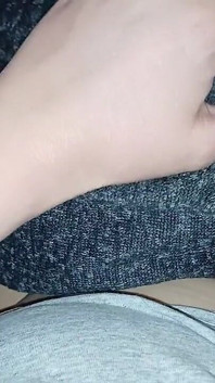 Sexe rapide sur le lit de deux copines