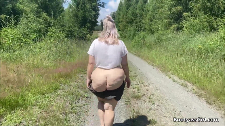 Bootyass Girl: RAGAZZA BIANCA con culo perfetto scopata nel bosco