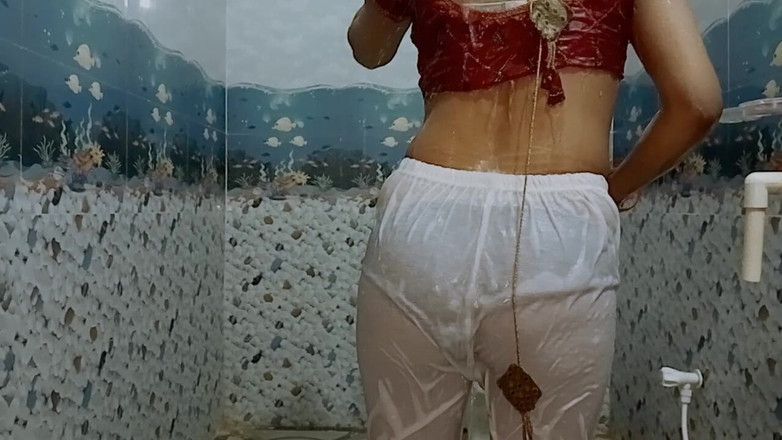 Ankurpriya000: Indyjska macocha kąpiel w Open White Legis sprawia, że czuję się...