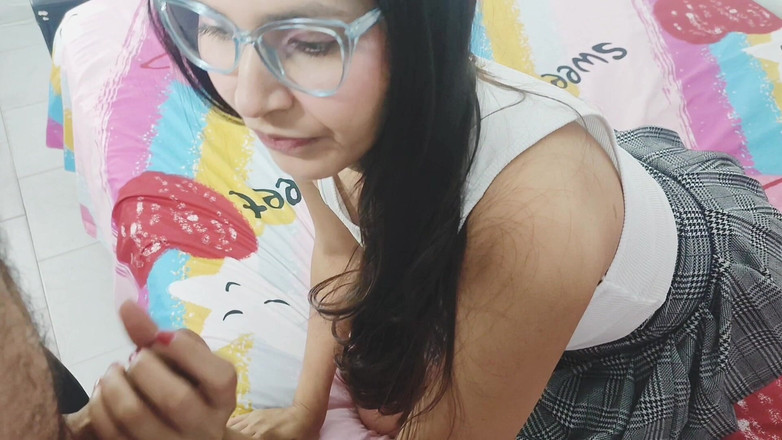 Teen sex 66: Pasierbica uczennicy udaje, że jest chora, więc nie chodzi do szkoły...