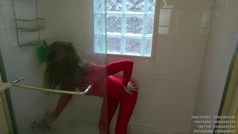 VieraMayXXX: Training und dusche in meinem latex-catsuit