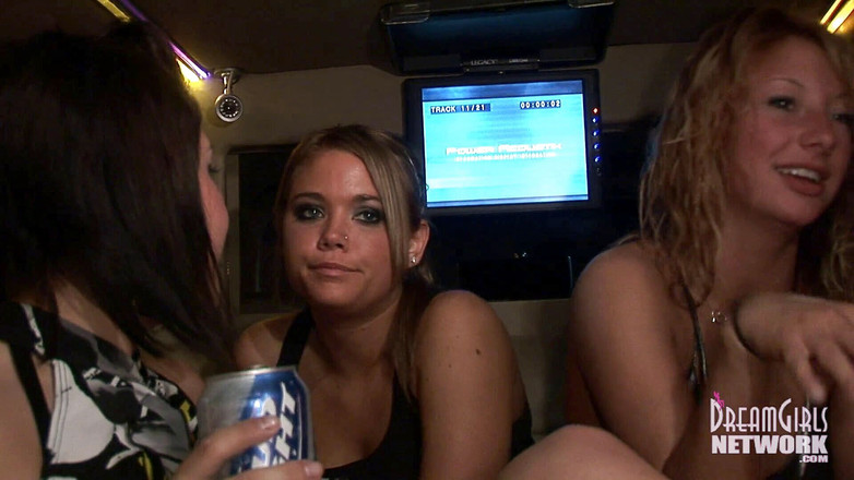 Dream Girls: Cinq filles se déshabillent sur le chemin du club