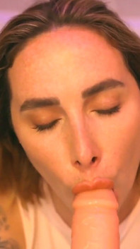 Big Ass Babe Is Not Happy with Her Husband Ad Gives You a Cheating Blowjob in the Toilet