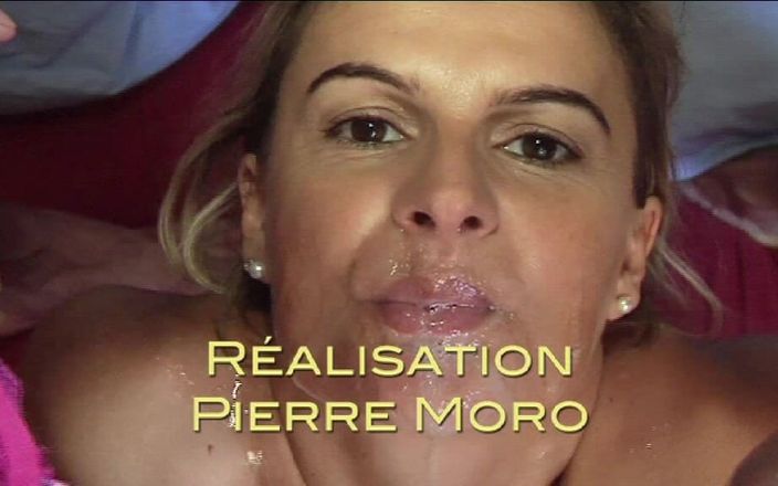 Monde Francais: ふしだらなフランス人熟女は、巨大な顔射の前にDPを取得します