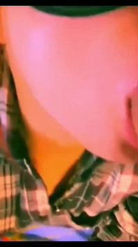 그녀는 목구멍 깊숙이 사랑해