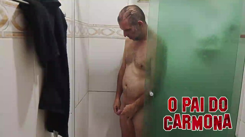 Carmona's father: Підеш зі мною прийняти душ?