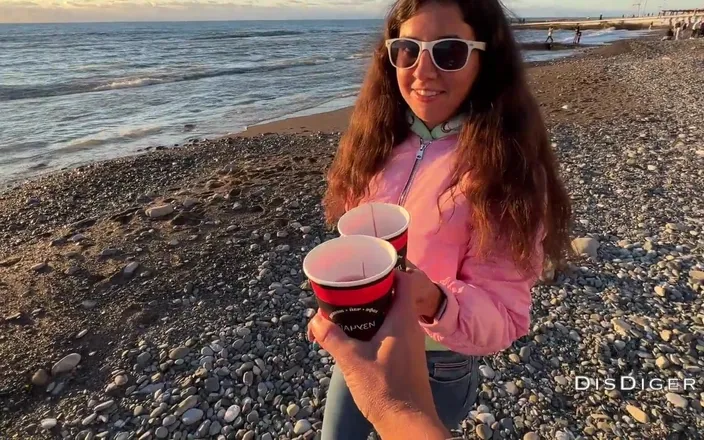Dis Diger: Agent - vyzvedl krásku a ošukal mokrou ve sprše