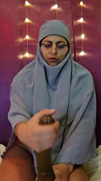 Istruzioni per sborrare guarda come il dildo lo fa meglio di te Mia niqab