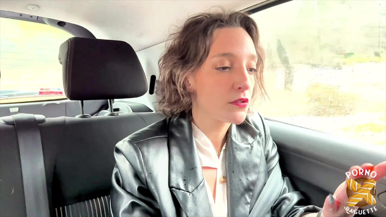 Porno Baguette: Lena, si rambut coklat yang cantik, sukakan zakar besar