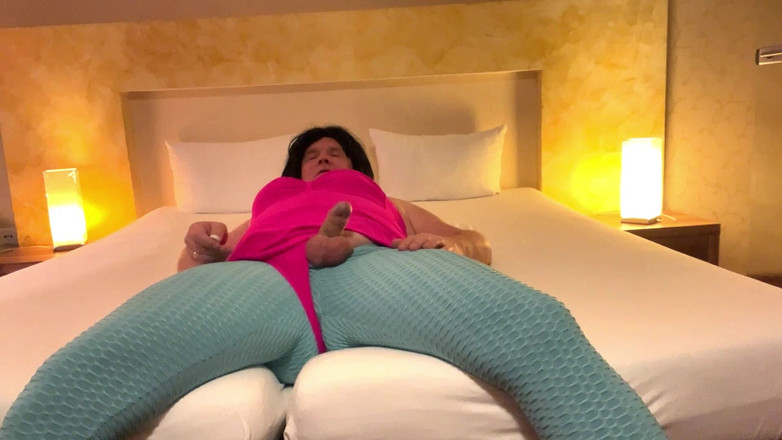 Nylon-Lottchen: Yoga Pants with Swimdress in the Bedroom