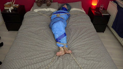 Restricting Ropes: Luna Grey - yatakta mumyalanmış