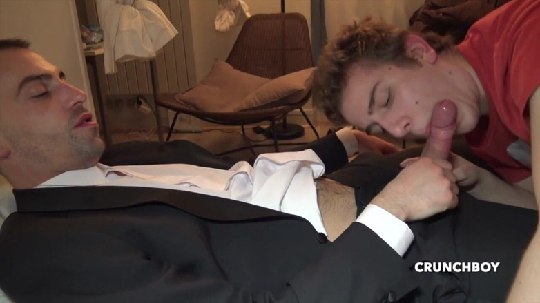 French Twinks Amator videos: twink 21 yo fucked raw by straight worker suited