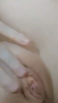 Bruna Sexy Che Squirta in Bagno