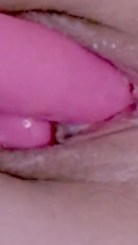 Vibratorul din cremul mamei vitrege, a făcut-o să stropească