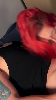 Camila mi ha succhiato al buio e poi mi ha cavalcato fino a quando non le sono sborrato nella figa