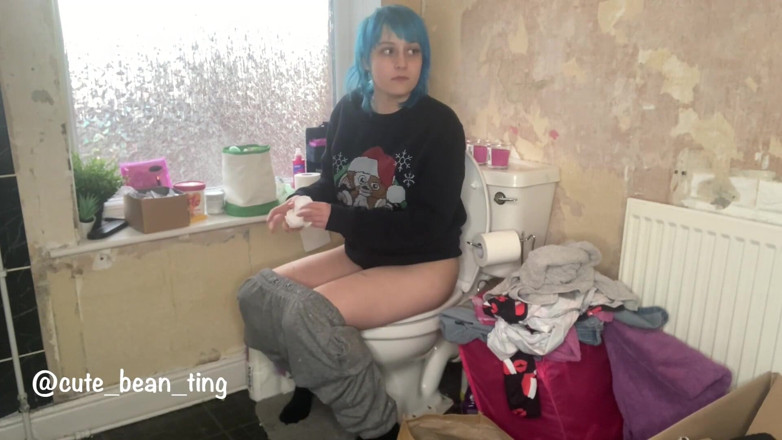 Alice Bean: The Toilet Voyeur