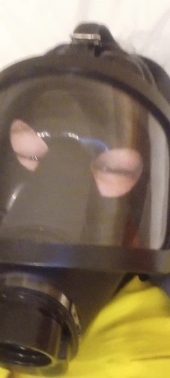 Latex Boy: Zamaskovaný latex vis drone cumming