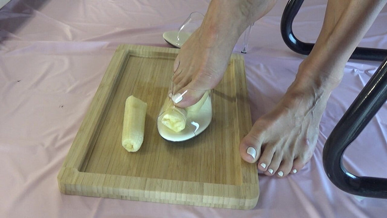 AnnaBUST: I Crush Bananas with My Beautiful Legs in High Heels