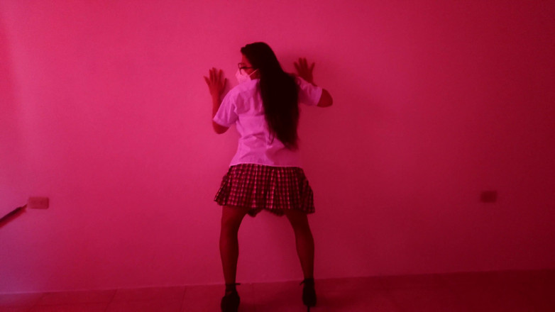 Martin13: Studentă rea!! Seducându-mi profesoara în uniformă într-un apel video în direct