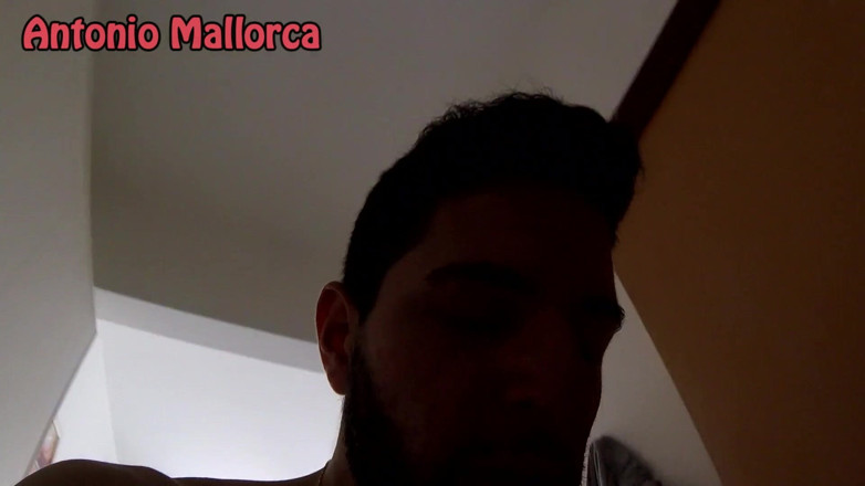 Antonio Mallorca: 大屁股巴西女郎在被颜射后被惊讶