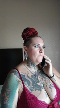 Une jeune MILF sexy se fait baiser dans un hôtel