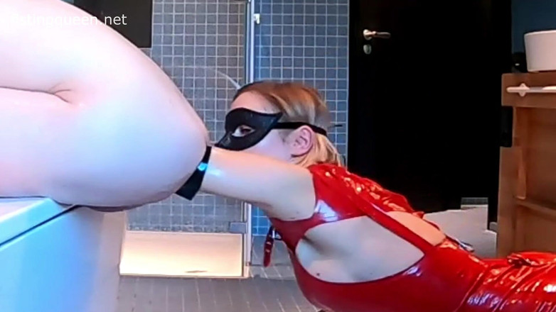 FISTINGQUEEN: Super extrémní epický punč fisting ve vaně