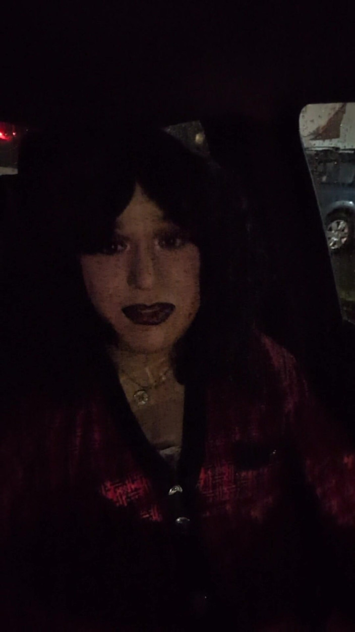 Tongue Lashor 69: Một mình trong xe hơi
