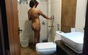 Hindi-Sex: Real esposa india caliente filmada mientras se ducha después de...