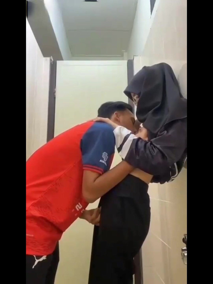 AnggelNis: Jilbab ustnie w toalecie