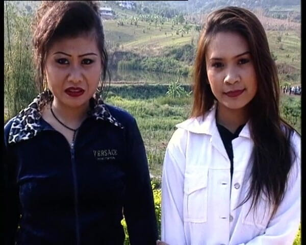 YOUR FIRST PORN: Asiatische muschi im freien - açık havada Asyalı amcık yumuşak klip