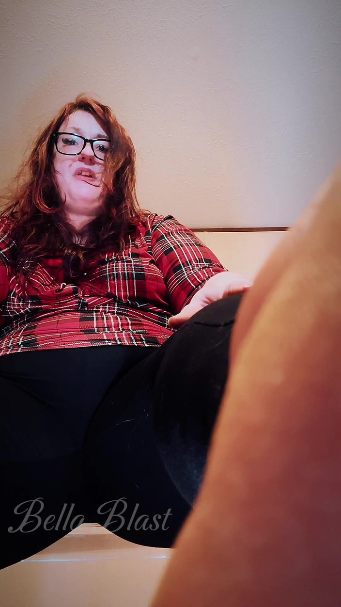 BellaBlast: Down YourThroat 2: Penghisap kaki deepthroat: seram janda oleh Bella Blast