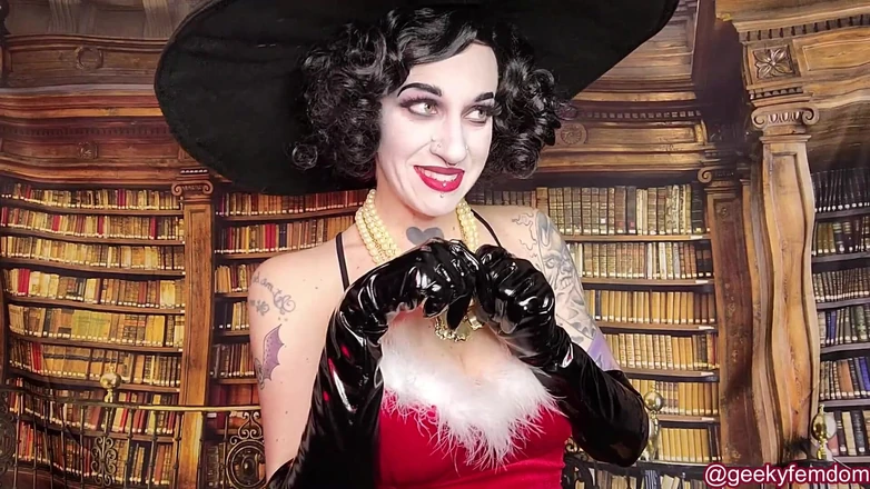 Geeky Femdom: Hadiah Percutian Lady Dimitrescu